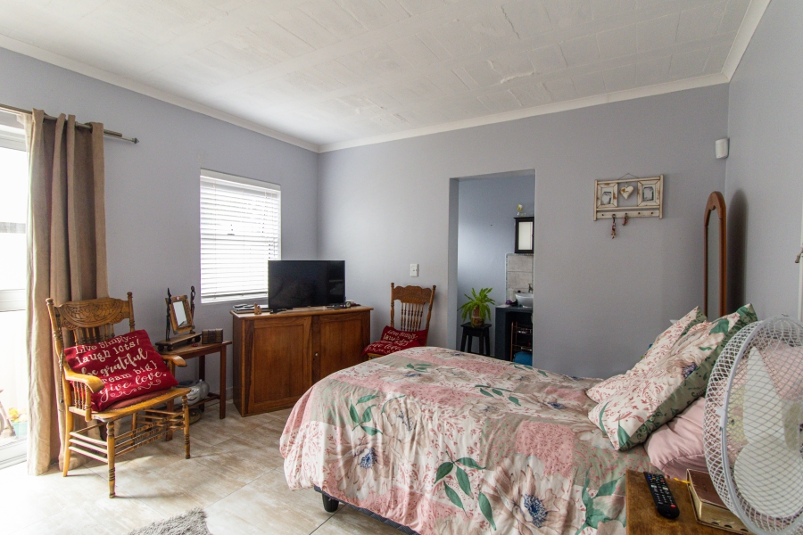 5 Bedroom Property for Sale in Myburgh Park Western Cape